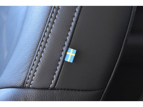 Certified 2025 Volvo XC40 B5 Core w/ Protection Package Premier image 40