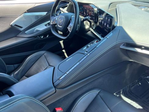 Used 2021 Chevrolet Corvette Stingray Preferred Cpe w/ Z51 Performance Package RWD image 2