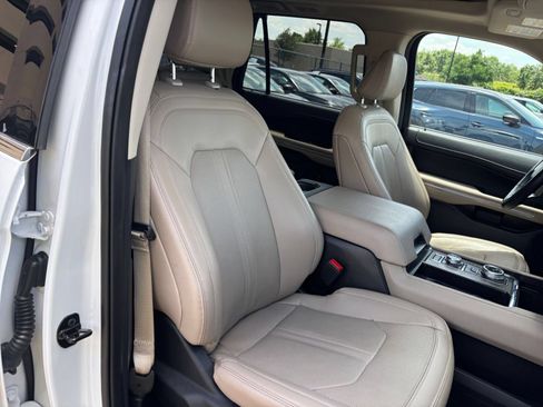 Used 2024 Ford Expedition Limited AWD/4WD image 41