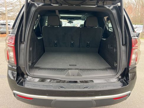 Used 2023 Chevrolet Suburban LT w/ LT Signature Package image 13