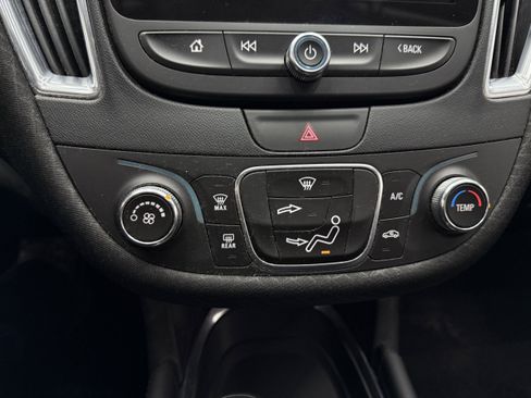 Used 2018 Chevrolet Malibu LT image 19