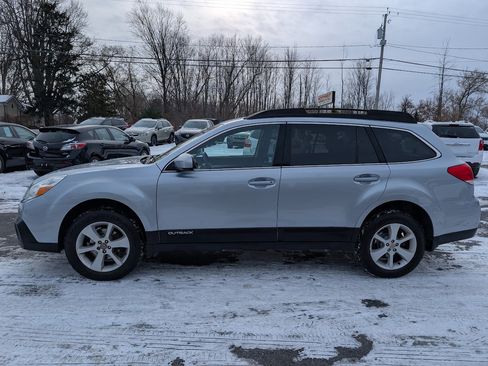Used 2014 Subaru Outback 2.5i Premium image 4
