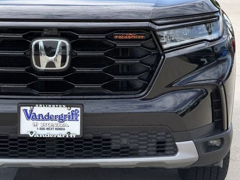 Used 2025 Honda Pilot TrailSport image 10