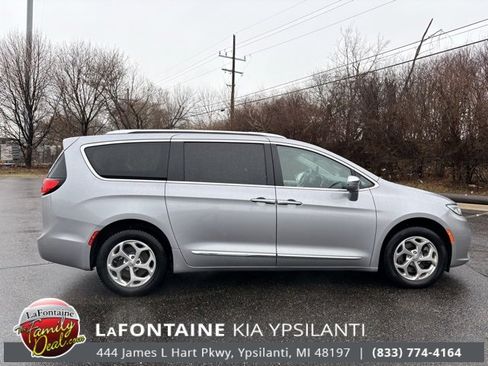 Used 2021 Chrysler Pacifica Limited image 6
