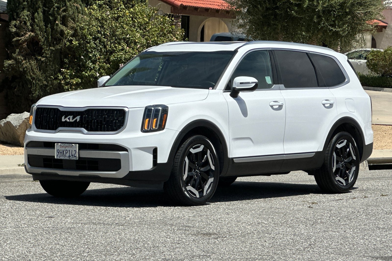 Used 2024 Kia Telluride EX w/ EX Captain's Chair Package FWD image 8
