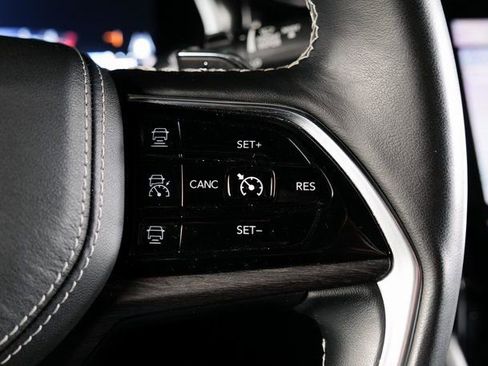 Used 2022 Jeep Grand Cherokee Overland w/ Luxury Tech Group IV image 24