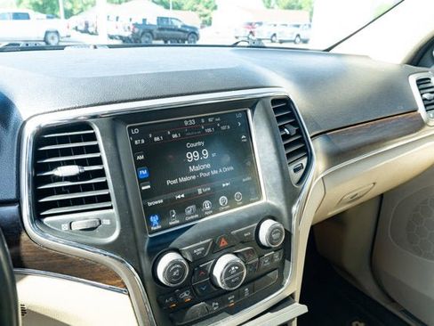Used 2014 Jeep Grand Cherokee Limited w/ Trailer Tow Group IV AWD/4WD image 18