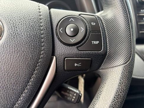 Used 2018 Toyota RAV4 LE image 20