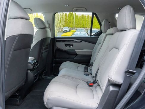 Used 2023 Honda Pilot LX image 9