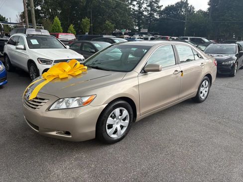Used 2009 Toyota Camry LE FWD image 4