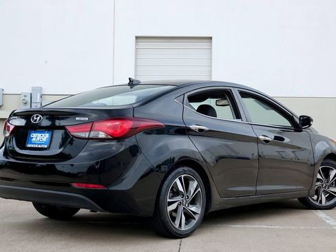 Used 2016 Hyundai Elantra Limited w/ Option Group 04 FWD image 3