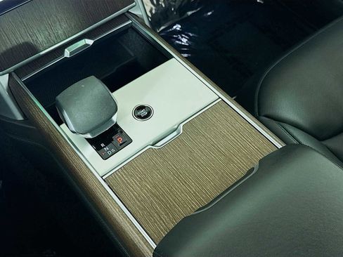 Used 2024 Land Rover Range Rover SE image 18