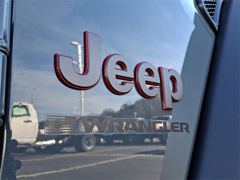 Used 2024 Jeep Wrangler Unlimited Rubicon w/ Technology Group image 31