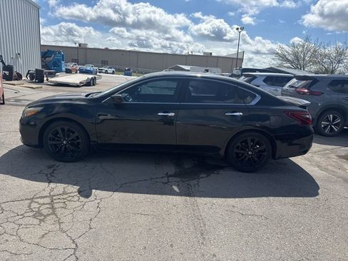 Certified 2017 Nissan Altima 2.5 SR w/ Midnight Edition Package FWD image 8