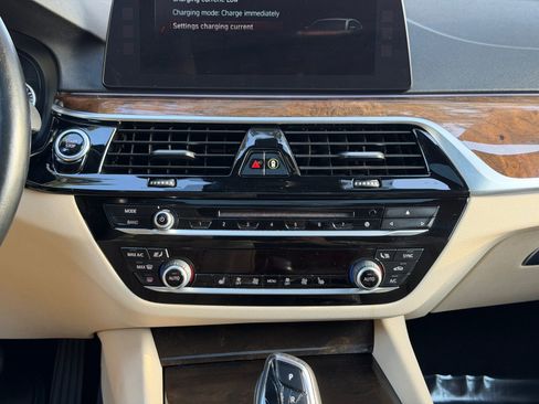 Used 2018 BMW 530e xDrive AWD/4WD image 21