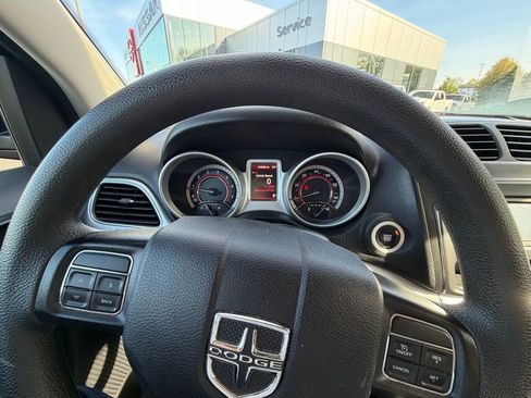 Used 2018 Dodge Journey SE FWD image 9