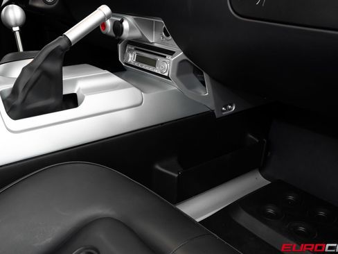 Used 2006 Ford GT RWD image 43