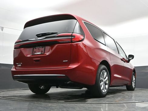 New 2026 Chrysler Pacifica Select AWD/4WD image 37