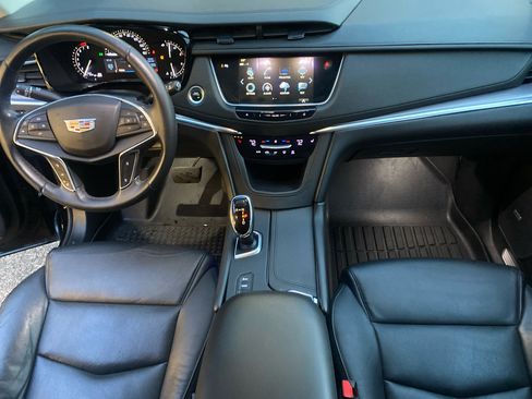 Used 2018 Cadillac XT5 Luxury w/ Driver Awareness Package image 24