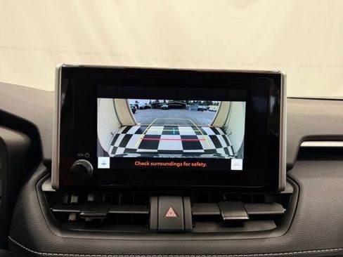 Used 2025 Toyota RAV4 XLE FWD image 33