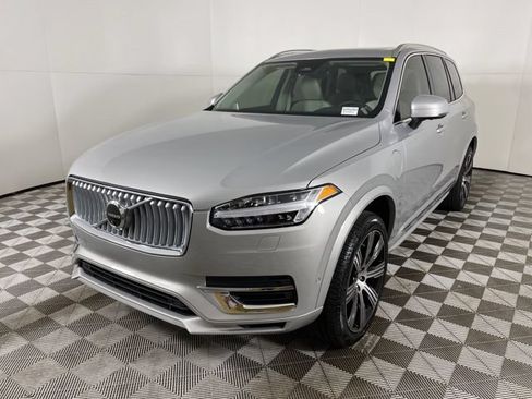 Used 2025 Volvo XC90 T8 Plus w/ Protection Package Premier AWD/4WD image 5