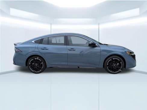 New 2026 Nissan Sentra SR w/ Floor Mat Package FWD image 7