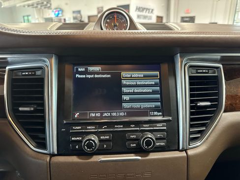 Used 2016 Porsche Macan Turbo image 17