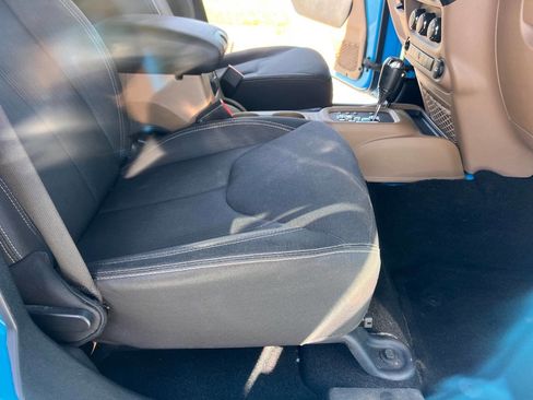 Used 2017 Jeep Wrangler Unlimited Sahara w/ Max Tow Package image 16