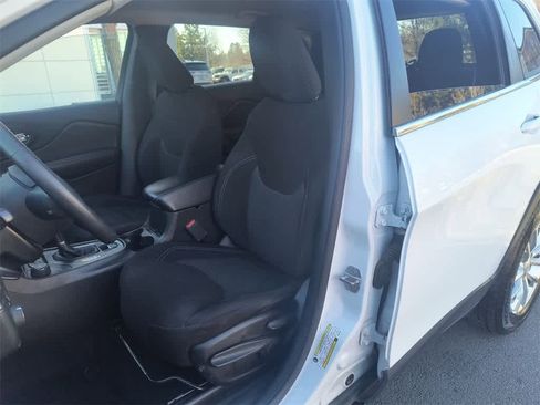 Used 2019 Jeep Cherokee Latitude w/ Popular Appearance Group image 11