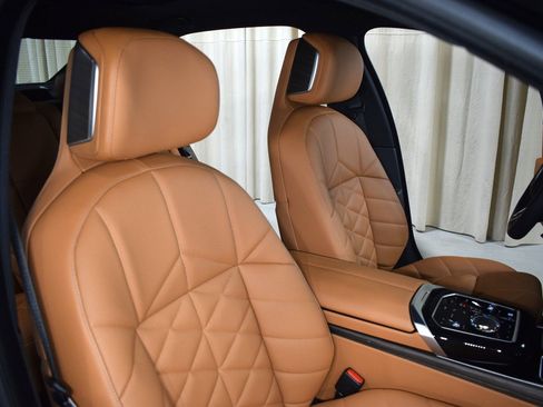 Used 2025 BMW 740i xDrive 740i xDrive image 24