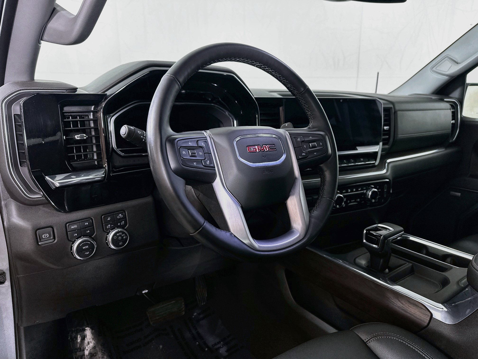 Used 2024 GMC Sierra 1500 SLT w/ SLT Premium Plus Package AWD/4WD image 9