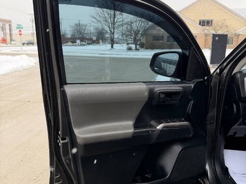 Used 2019 Toyota Tacoma SR image 29