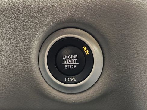Used 2024 Chrysler Pacifica Touring-L FWD image 21