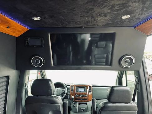 Used 2014 Mercedes-Benz Sprinter 2500 image 34