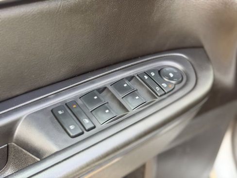 Used 2017 Chevrolet Traverse LT image 17