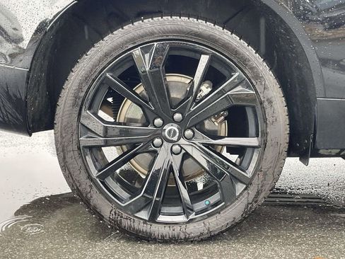 Used 2024 Volvo XC60 T8 Ultimate w/ Climate Package image 31