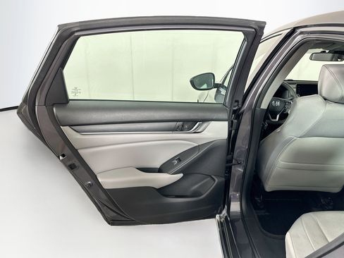 Used 2018 Honda Accord EX image 26