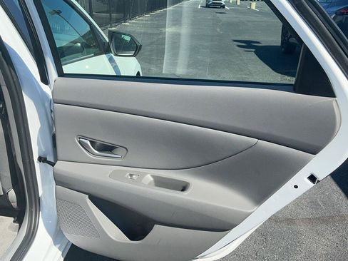 Certified 2025 Hyundai Elantra SEL FWD image 32