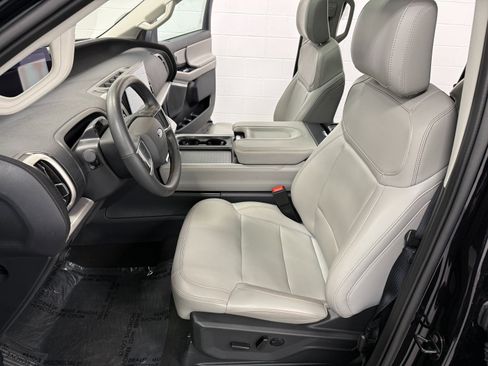 Used 2025 Ford Expedition Active AWD/4WD image 11