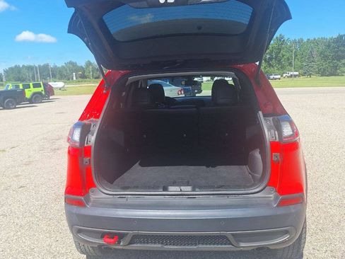 Used 2019 Jeep Cherokee Trailhawk w/ Cold Weather Group AWD/4WD image 6