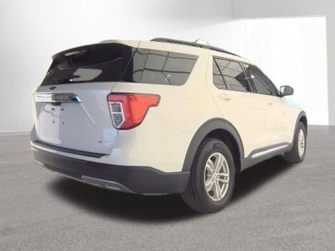 Used 2023 Ford Explorer XLT w/ Equipment Group 202A AWD/4WD image 4