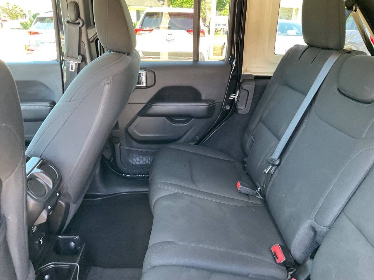 Used 2020 Jeep Wrangler Unlimited Sahara AWD/4WD image 11