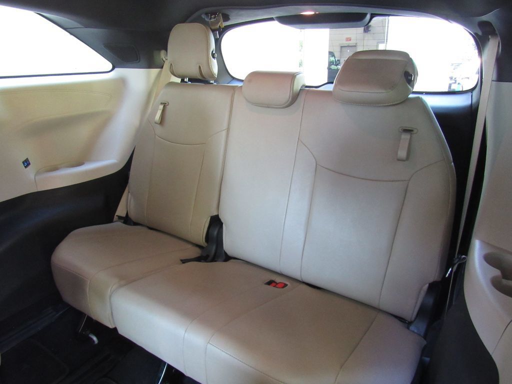 Certified 2023 Toyota Sienna XLE w/ XLE Plus Package AWD/4WD image 18