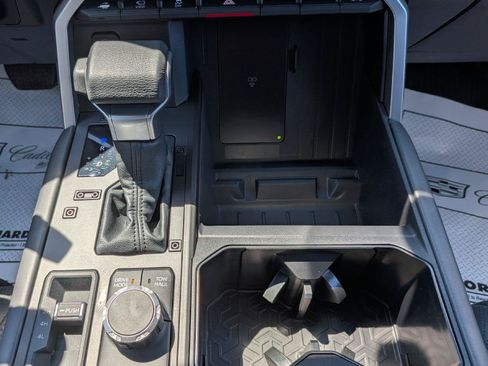Used 2025 Toyota Tundra Platinum AWD/4WD image 21