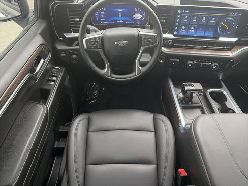 Used 2024 Chevrolet Silverado 1500 LT Trail Boss w/ Convenience Package II AWD/4WD image 15