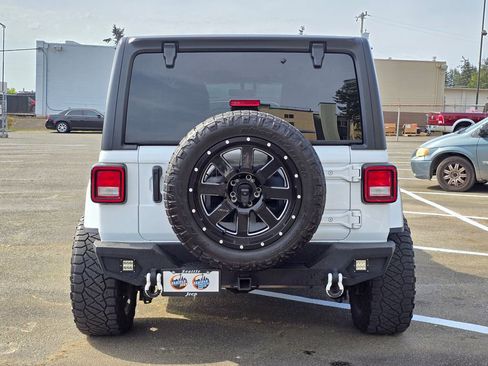 Used 2020 Jeep Wrangler Unlimited Sahara w/ Uconnect 4C Nav & Sound Group AWD/4WD image 7