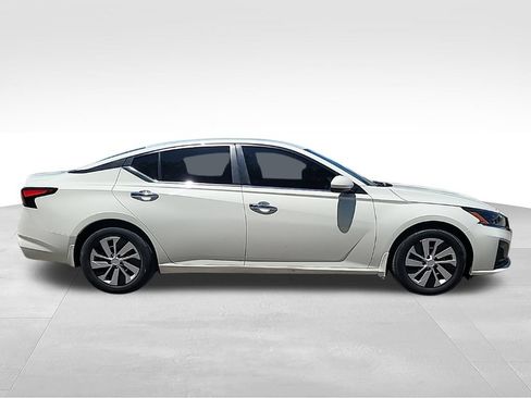 Used 2023 Nissan Altima 2.5 S FWD image 5