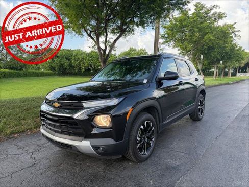Used 2023 Chevrolet TrailBlazer LT w/ Convenience Package AWD/4WD image 2