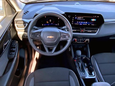 Used 2025 Chevrolet TrailBlazer LT image 5