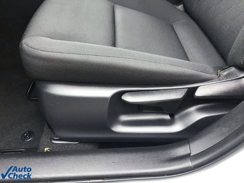 Used 2024 Toyota Corolla LE image 28